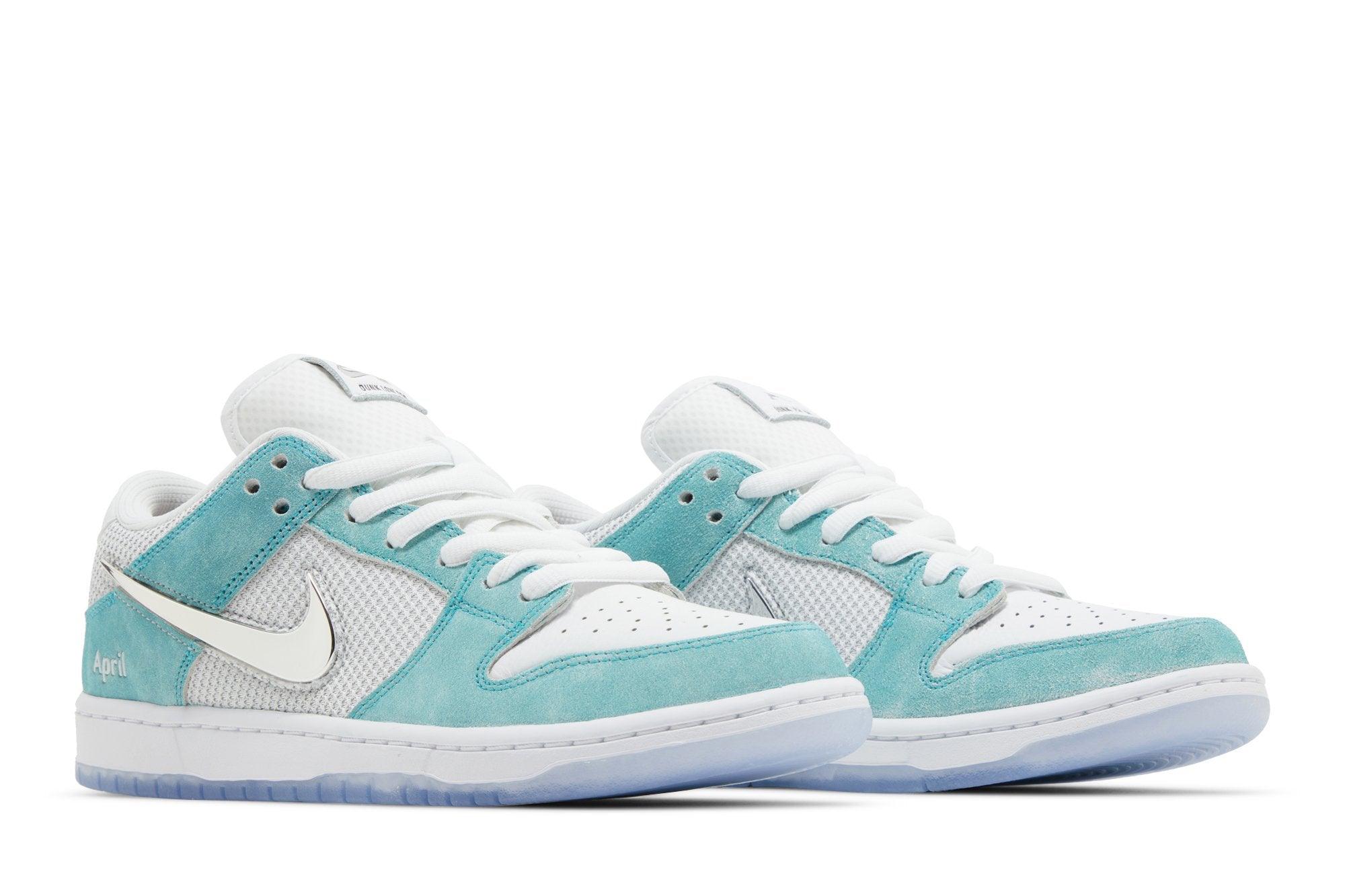 April Skateboards x Nike SB Dunk Low Turbo Vert Bleu