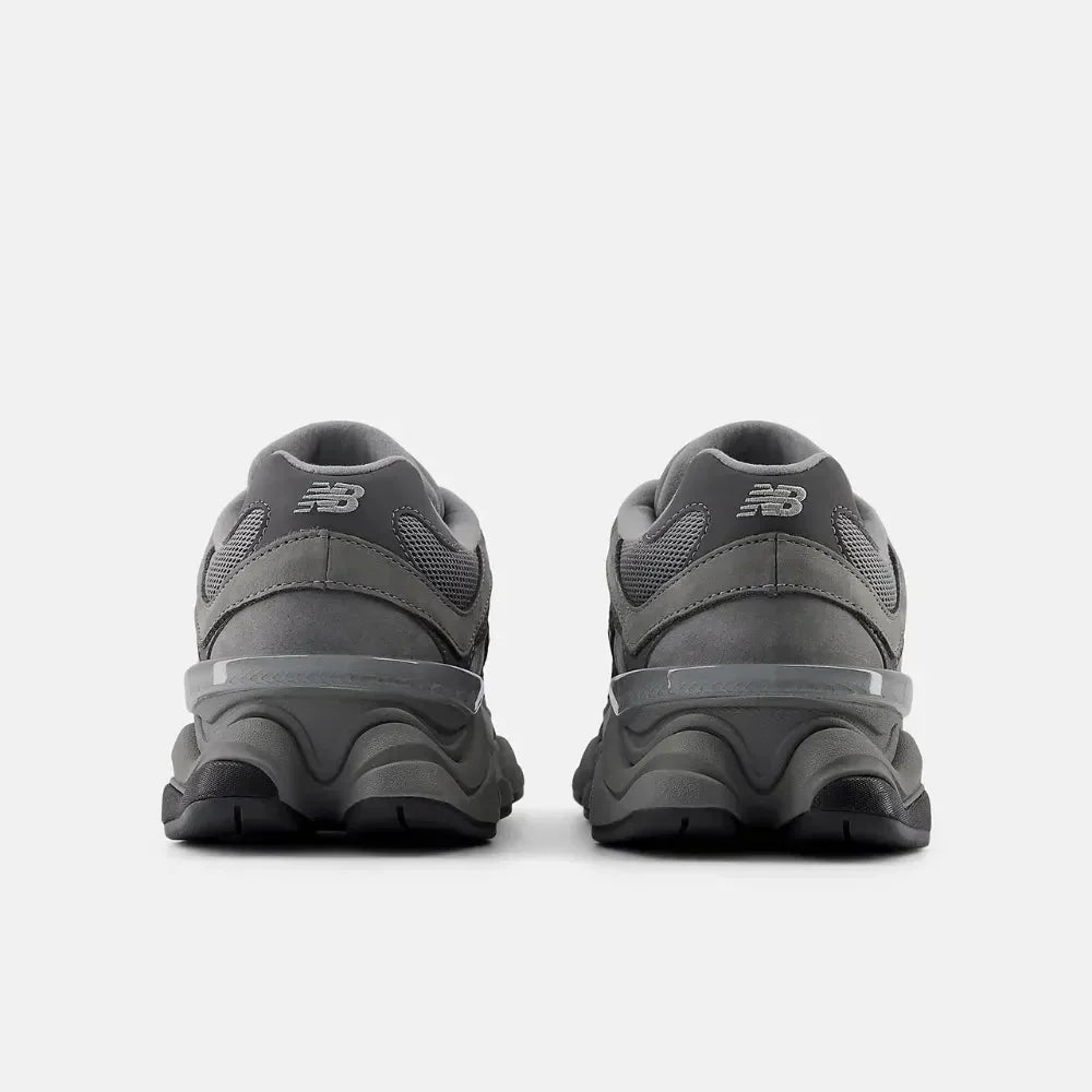 New Balance 9060 Team Away Gris