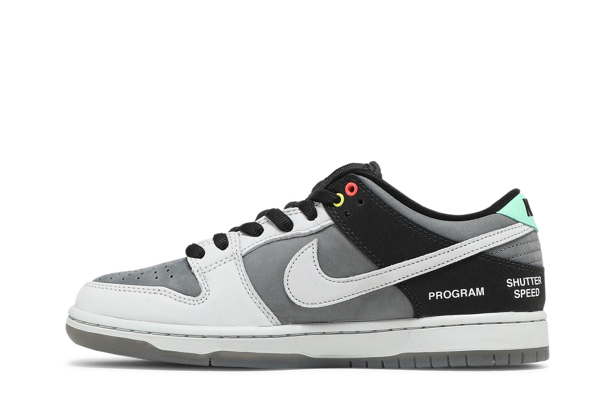Nike SB Dunk Low VX 1000 Caméscope Gris