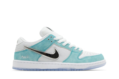April Skateboards x Nike SB Dunk Low Turbo Vert Bleu