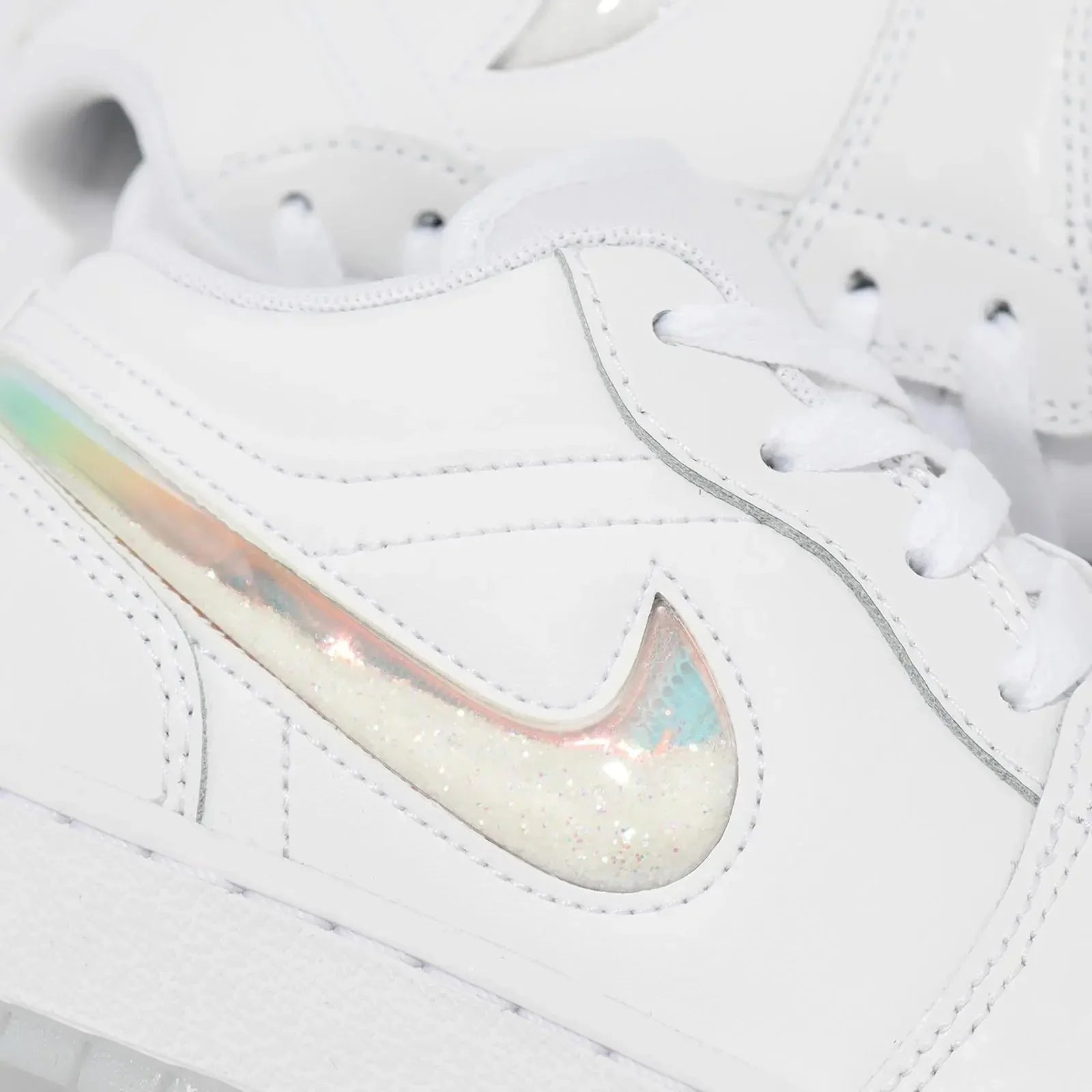 Air Jordan 1 Low SE « Glitter Swoosh » Blanc