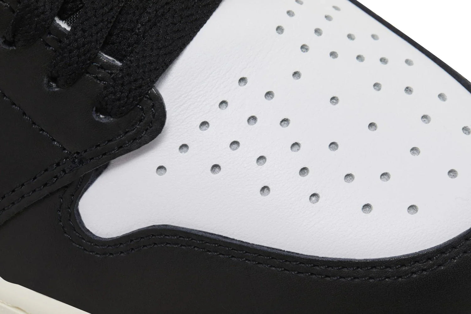 Air Jordan 1 Retro High OG Black Toe Rouge réinventé