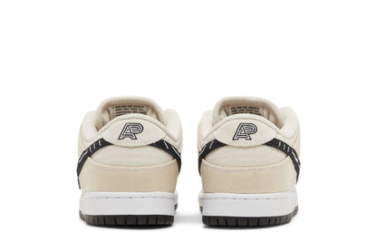 Nike SB Dunk Low Albino et Noir « Jiu-Jitsu »