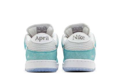 April Skateboards x Nike SB Dunk Low Turbo Vert Bleu