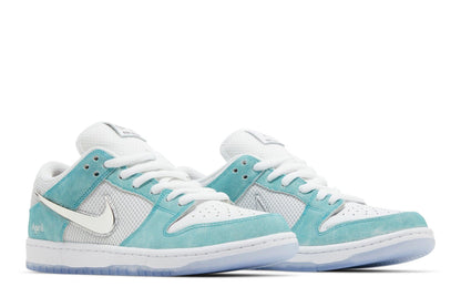 April Skateboards x Nike SB Dunk Low Turbo Vert Bleu