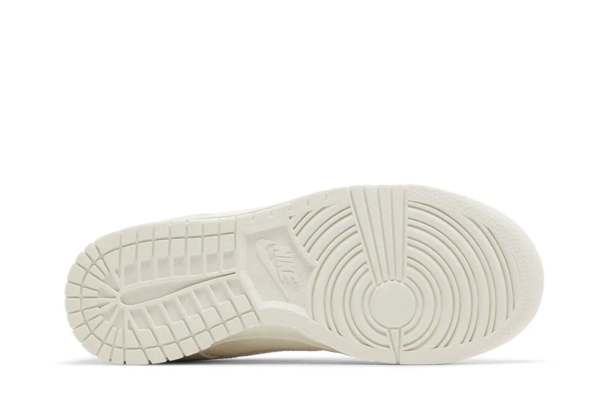Nike Dunk Low Swoosh irisé beige